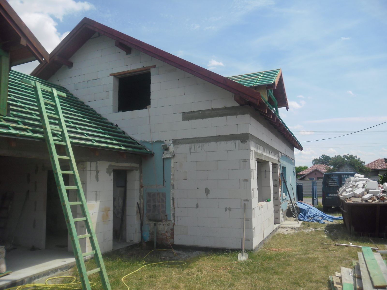 Pohľad z dvora na nadstavbu objektu